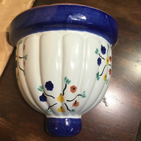 Mexican Talavera Wall Planter Handmade Hand Painted Pottery Planter Wall Pocket - Picture 3 of 11